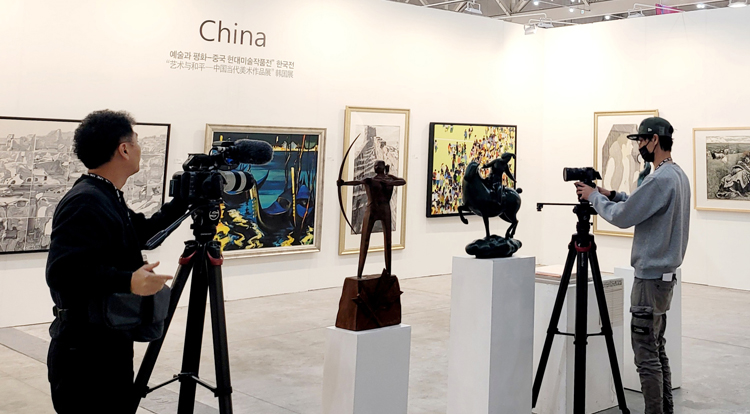 4.当地媒体竞相报道中国美术作品展.jpg 4.当地媒体竞相报道中国美术作品展.jpg