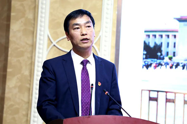 党的二十大代表、中国宣纸股份有限公司晒纸工毛胜利以《初心如磐 匠心筑梦》为题发言