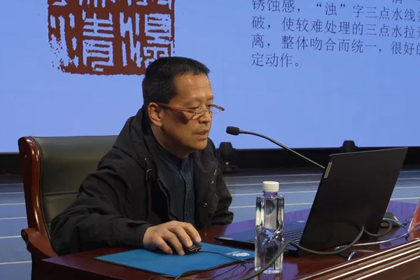 篆刻委员会委员魏杰对取法急就章、魏晋南北朝、唐宋官印类型的代表作品进行评析