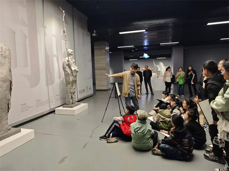 7.展览现场.jpg 7.展览现场.jpg